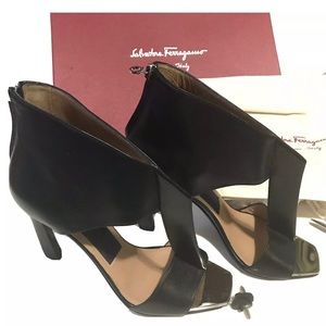 Salvatore Ferragamo T-Strap High Heel Sandals 7.5
